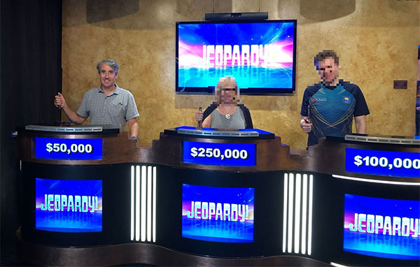 Фрагмент старых декораций из вестибюля.