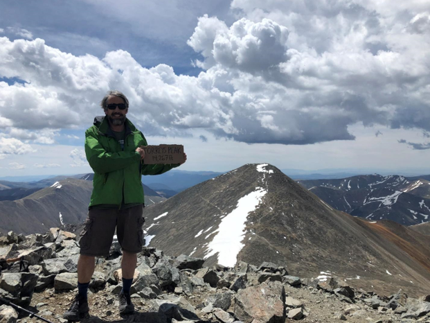 Пик Торрейс, на заднем плане — Пик Грейс.