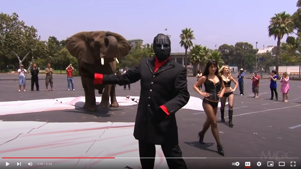Видео "Маг в маске"