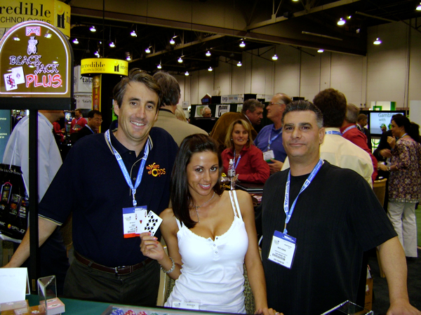 На фотографии один из моих довольных клиентов и его очаровательная модель.