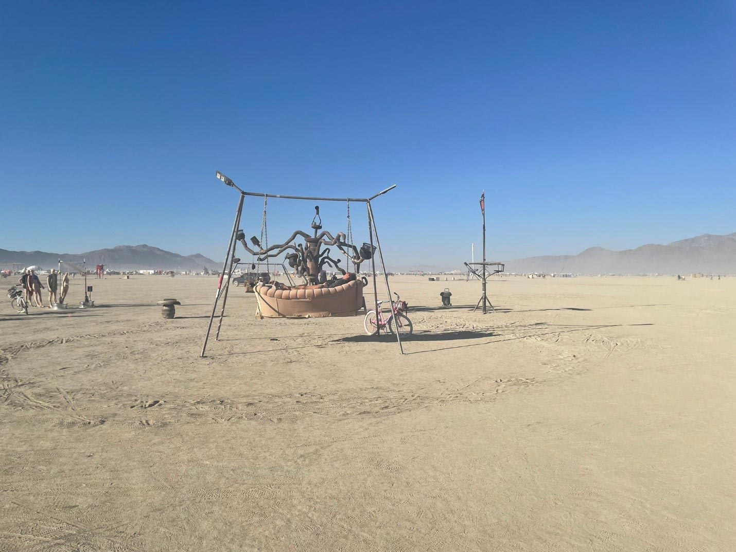 дерево, стреляющее огнём