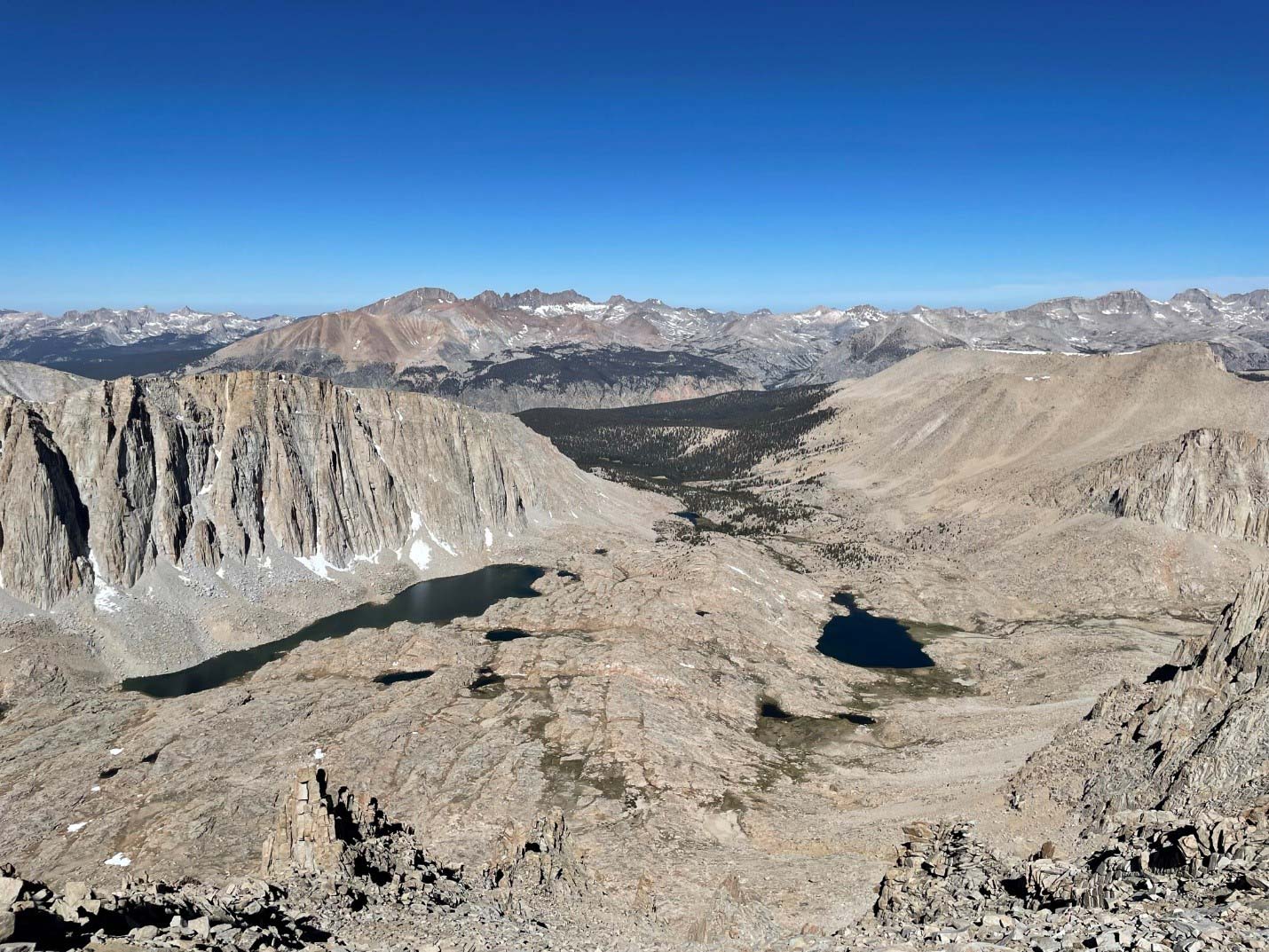 на запад вниз по озеру Гитара
